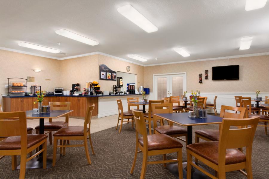 days inn breakfast room