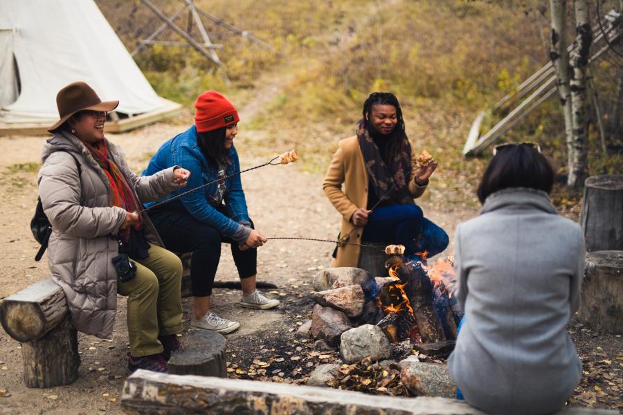 Bannock roasting at Wanuskewin