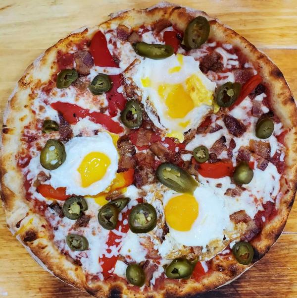 eggs, bacon and topping pizza