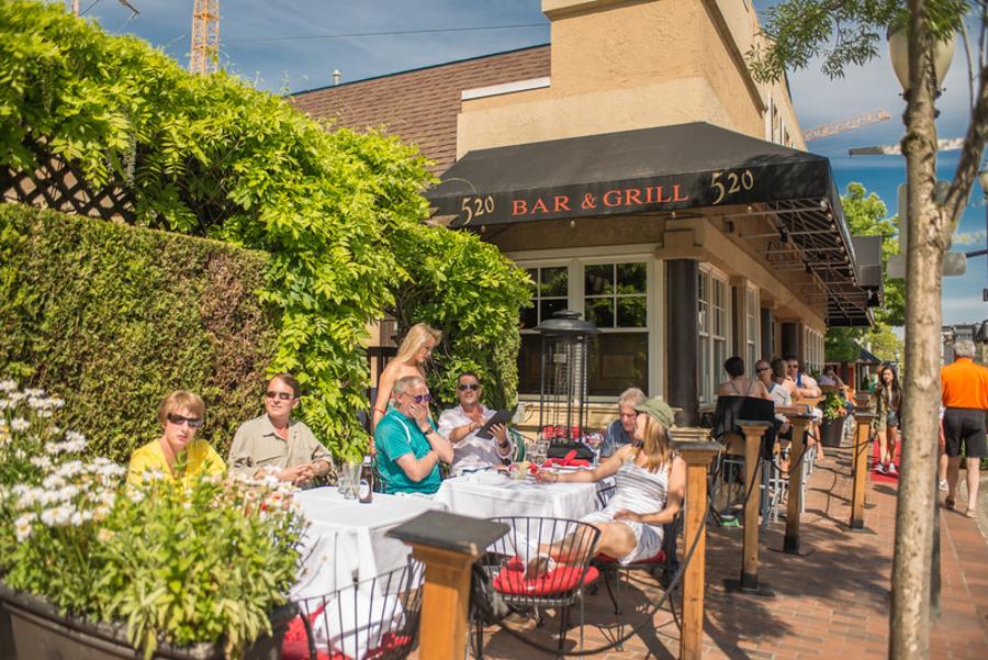 Al Fresco Dining: Outdoor Dining in Bellevue, WA