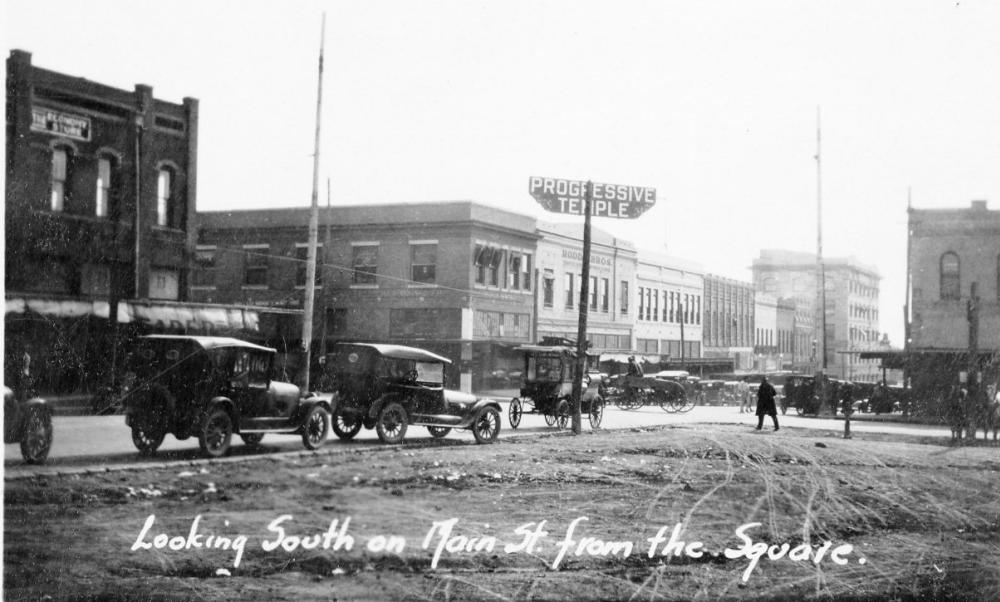 Looking-South-on-Main-1921