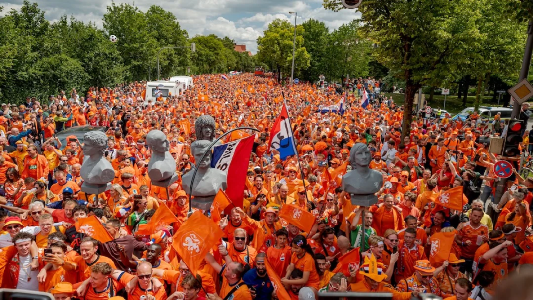 Orange Fanwalk