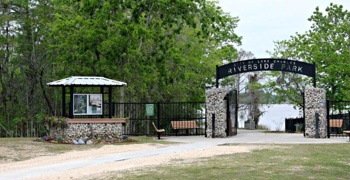 entry to riverside park