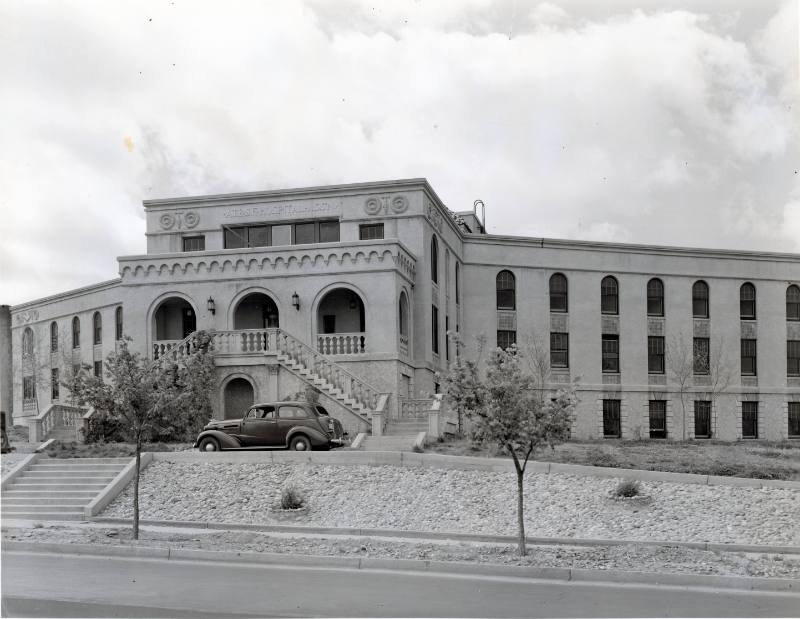 An image from 1935 of the Santa Fe Railroad Hospital in Albuquerque.