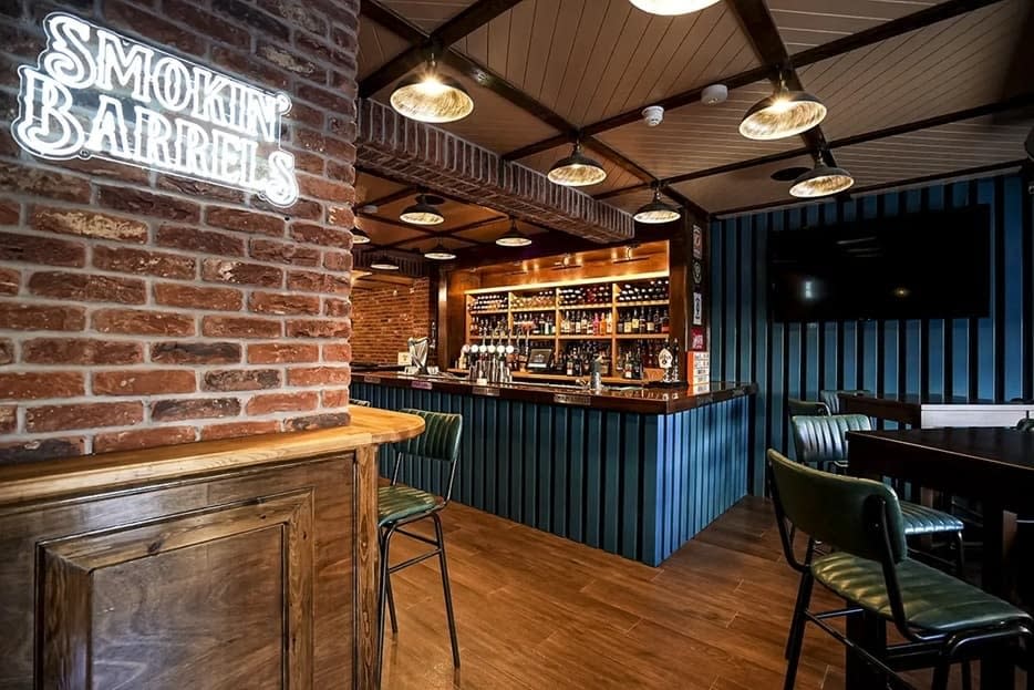 Smokin-Barrels-interior