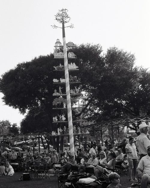 Fredericksburg Maibaum Pole-BW