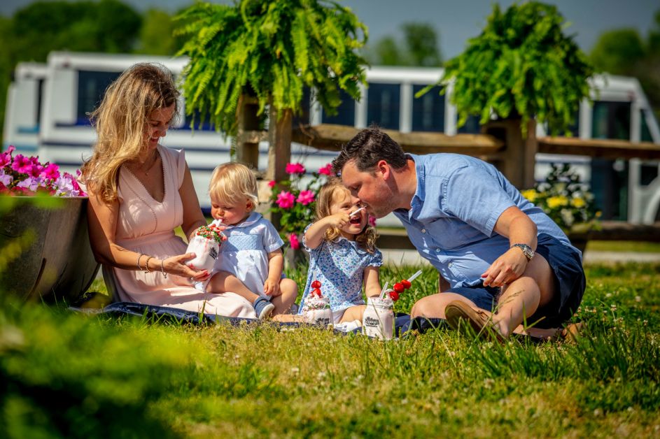 Family eating ice cream at Patterson Farm