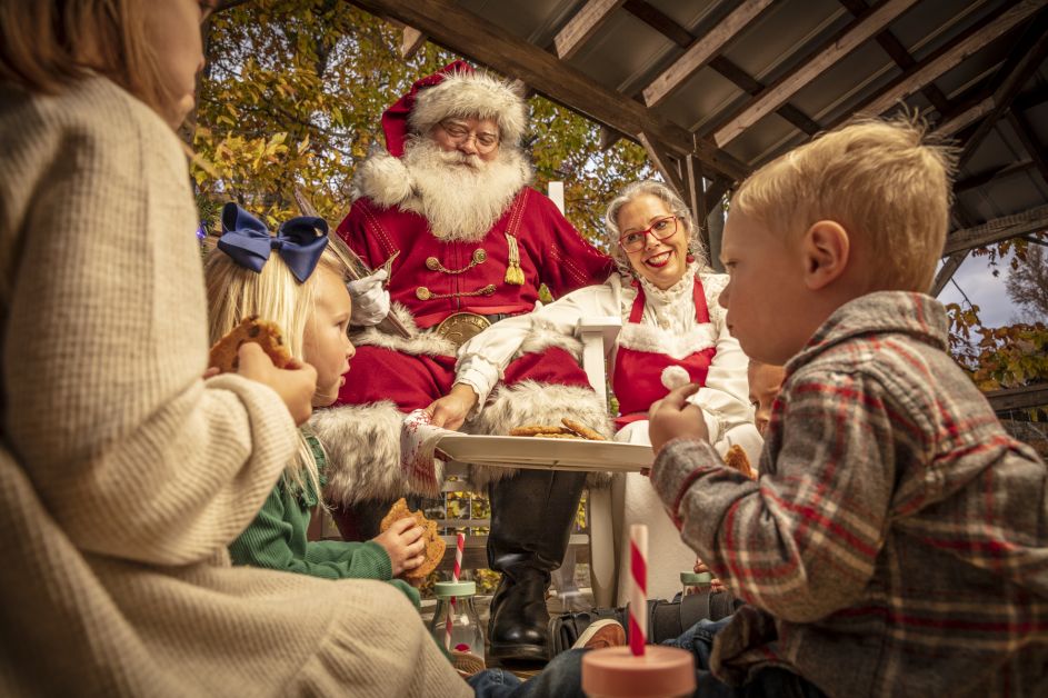 Kids with Santa & Mrs. Claus