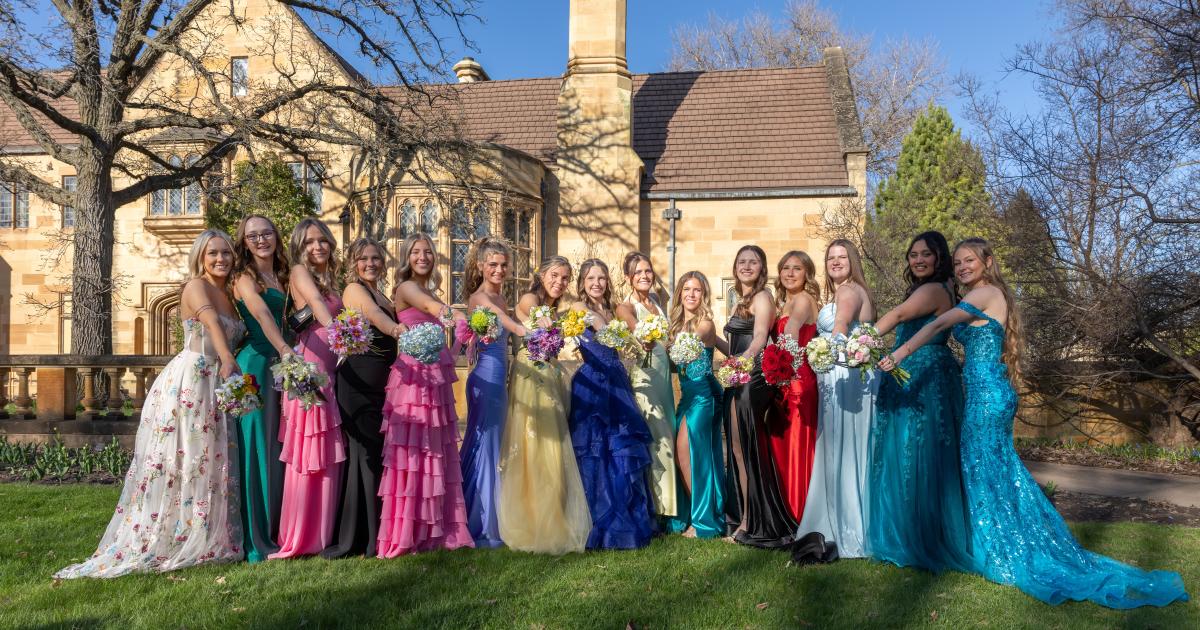 Paine Art Center and Gardens is a wonderful backdrop for Prom Photos.