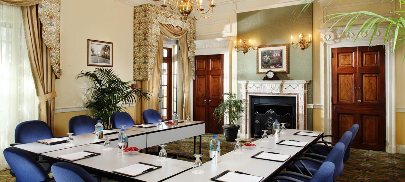 King House Meeting Set.jpg