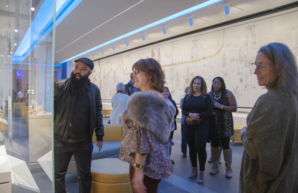 People looking at art inside the Cincinnati Art Museum (photo: Cincinnati Art Museum)