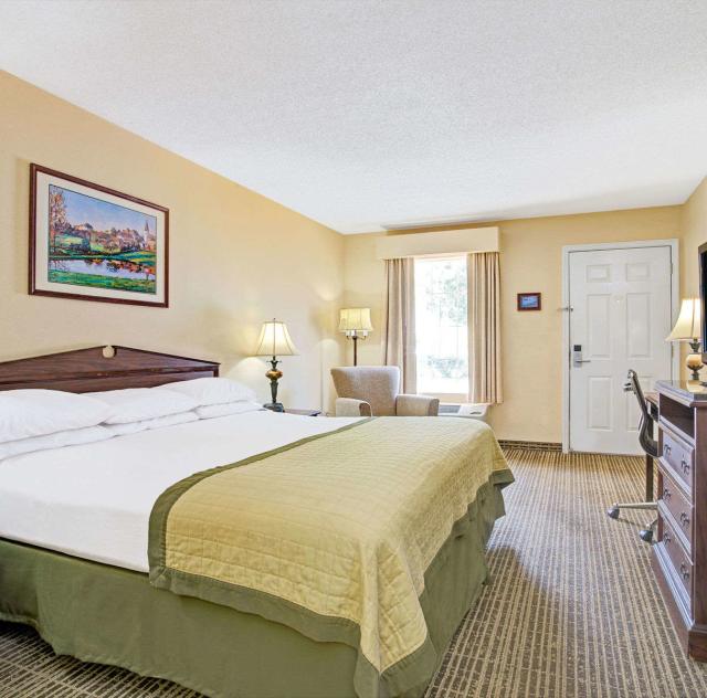 Baymont Inn & Suites King Room