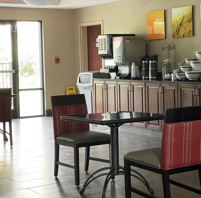 Comfort Inn Smithfield Breakfast 2000x1500 72dpi