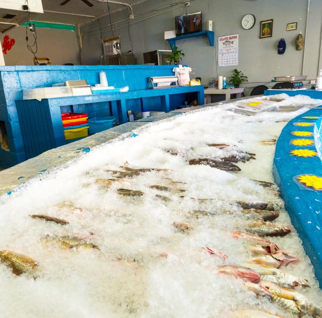 D's Seafood Market Ice Bar 2 2000x1500