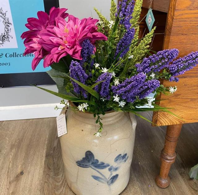 Ann’s Tiques Vintage, Gifts & Collectibles