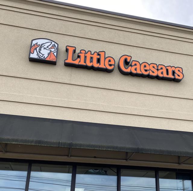 Little Caesars N Bright Leaf 2000x1500@72dpi