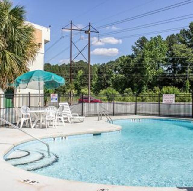 Quality Inn Selma Outdoor Pool