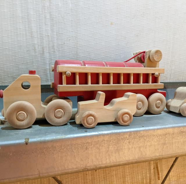 Quality Woodcrafts Toy truck