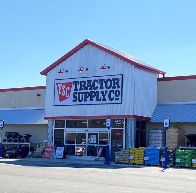 Tractor Supply Co 40_42 2000x1500 72dpi