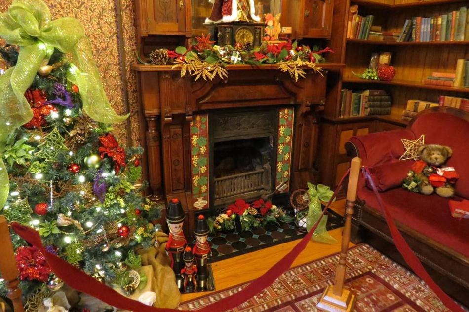 Annandale Christmas decor