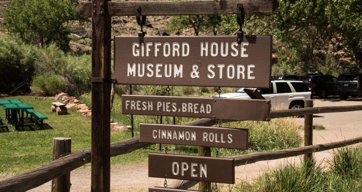 Sign in front of the Gifford House Museum