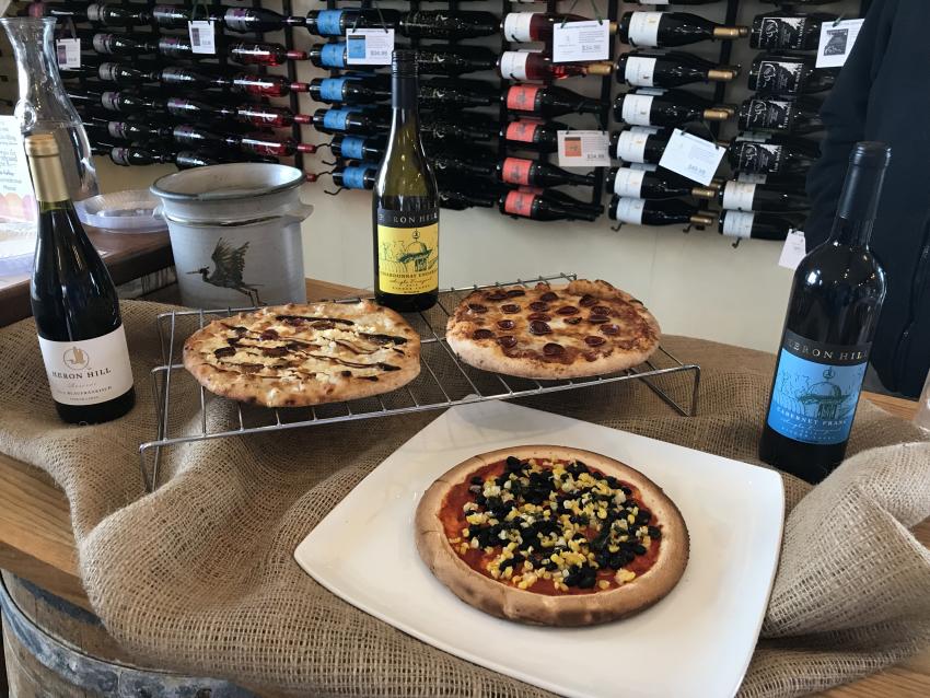 heron-hill-wine-tasting-pizza