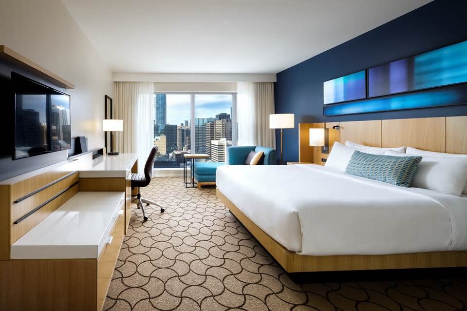 Delta Hotel Toronto suite