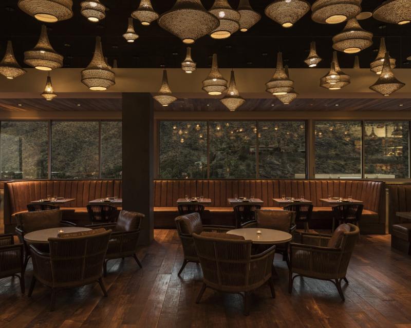 4 saints dining room