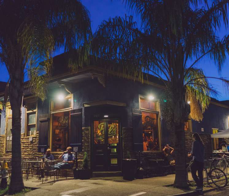 Pal's Lounge