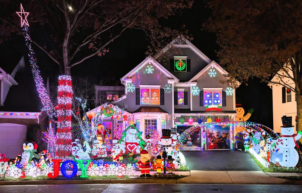 Oakton Place, Vienna - Tacky Christmas Lights