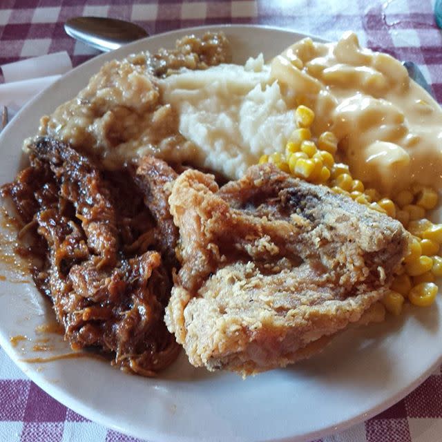 Fried chicken, mashed potatoes with gravy, and corn from Gasthof Amish Village buffet in Montgomery Daviess County