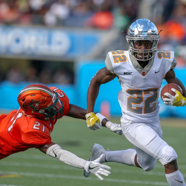 UF Football 2025 - Action-Packed Game Image