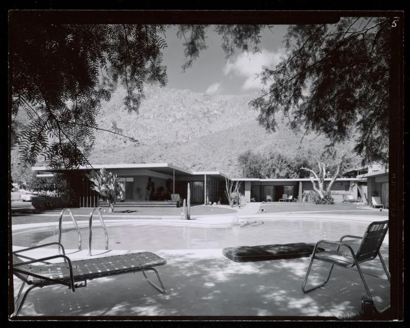 The Four Hundred, 1955, Arenas Road. J. Paul Getty Trust, Getty Research Institute, Los Angeles (2004.R.10)
