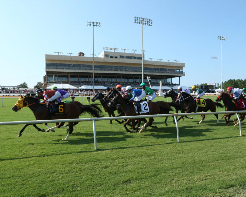 Colonial Downs Racetrack Horse Racing
