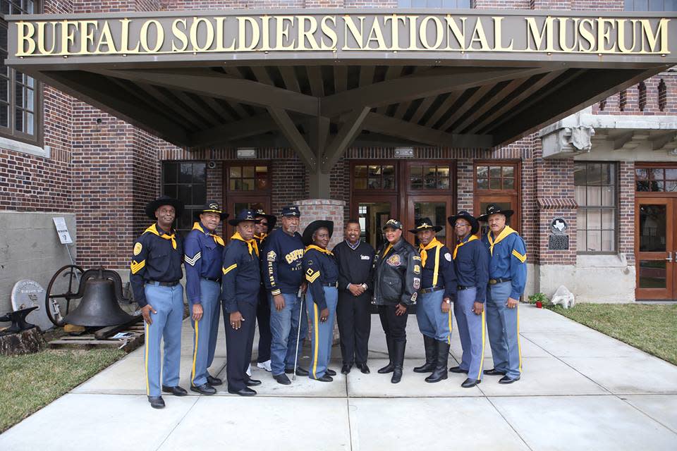 Group of men in civil war uniforms in front of the buffalo soldiers museum in Houston, TX