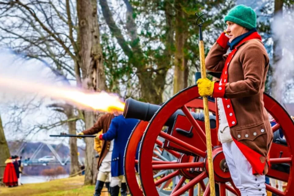 Battlefield Cannon