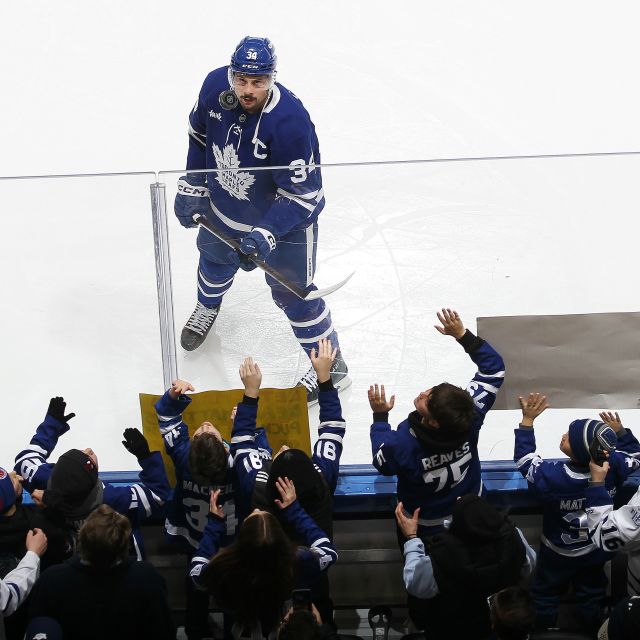 Toronto Maple Leaf's Auston Mathew's Puck Flip