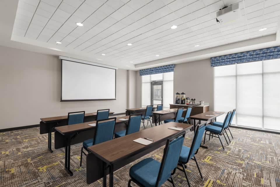 Hampton Inn & Suites Meeting Space