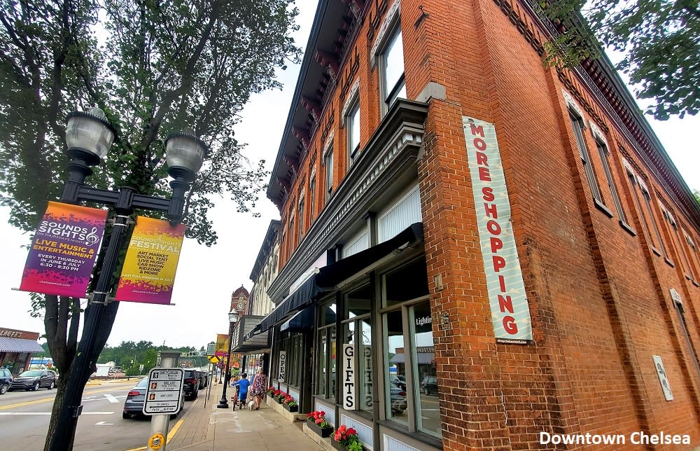 downtown chelsea michigan
