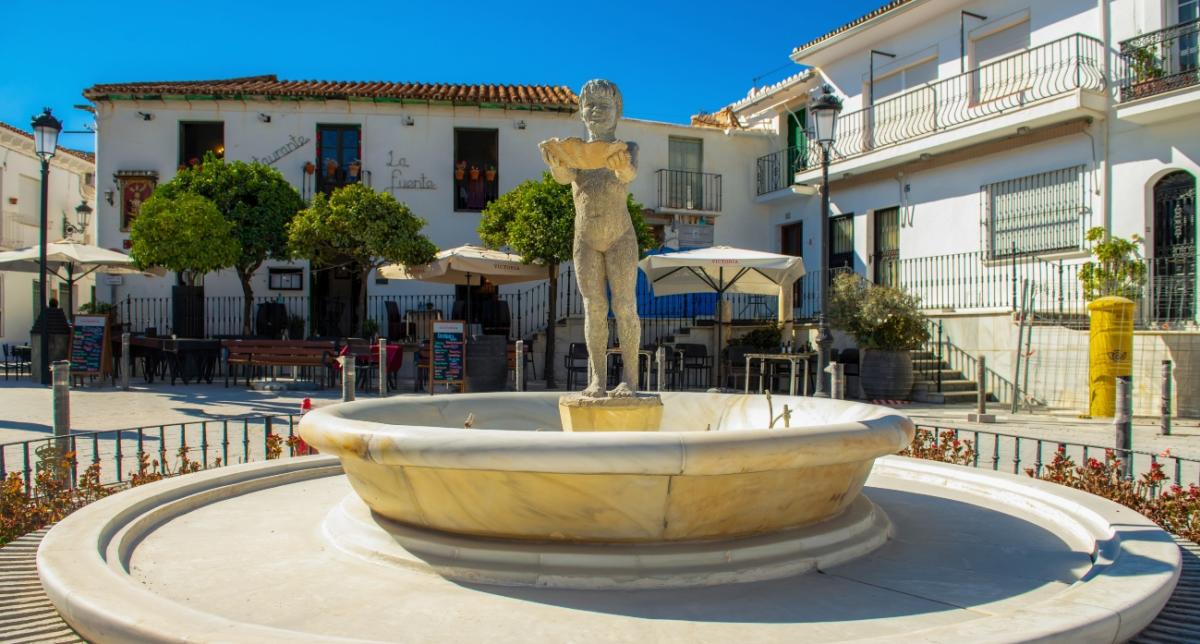 Escultura La Niña Benalmádena
