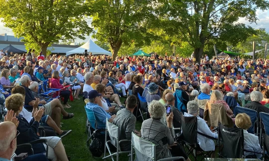 Pelham Supper Market Crowd