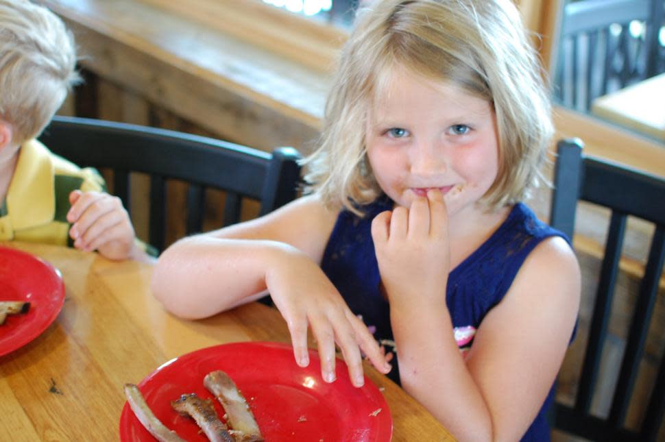 Finger lickin' good BBQ at City Barbeque (photo: Erin Woiteshek)