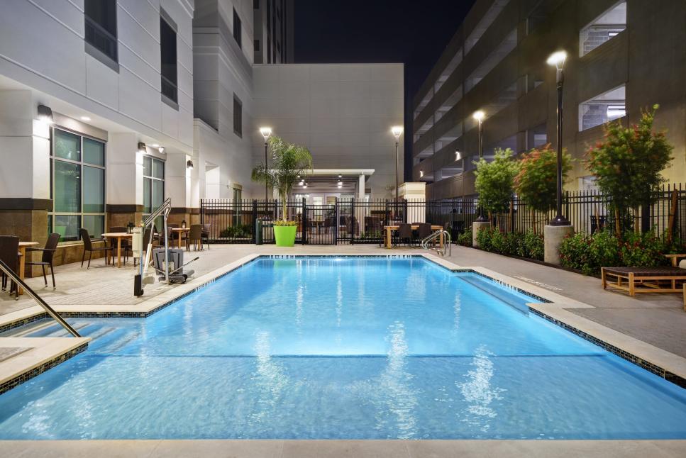 HILTON GARDEN INN - Med Center Pool