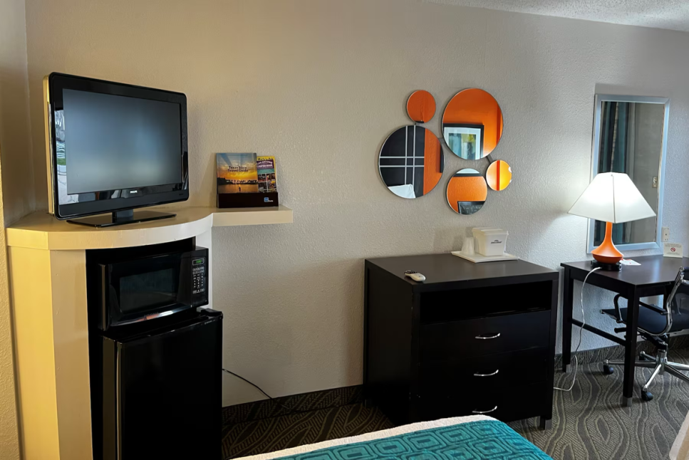 Howard Johnson by Wyndham Houston Heights/Downtown
