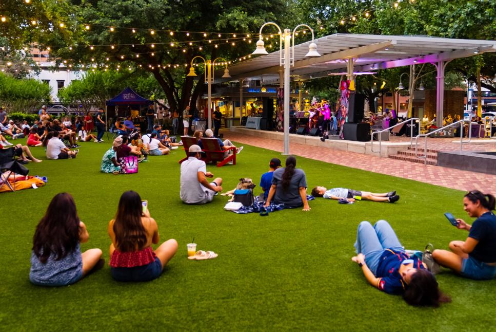 Market_Square_Park_Audience_1.jpg