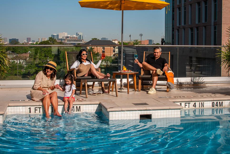 Westin-Med_Center_People_Pool_3.jpg