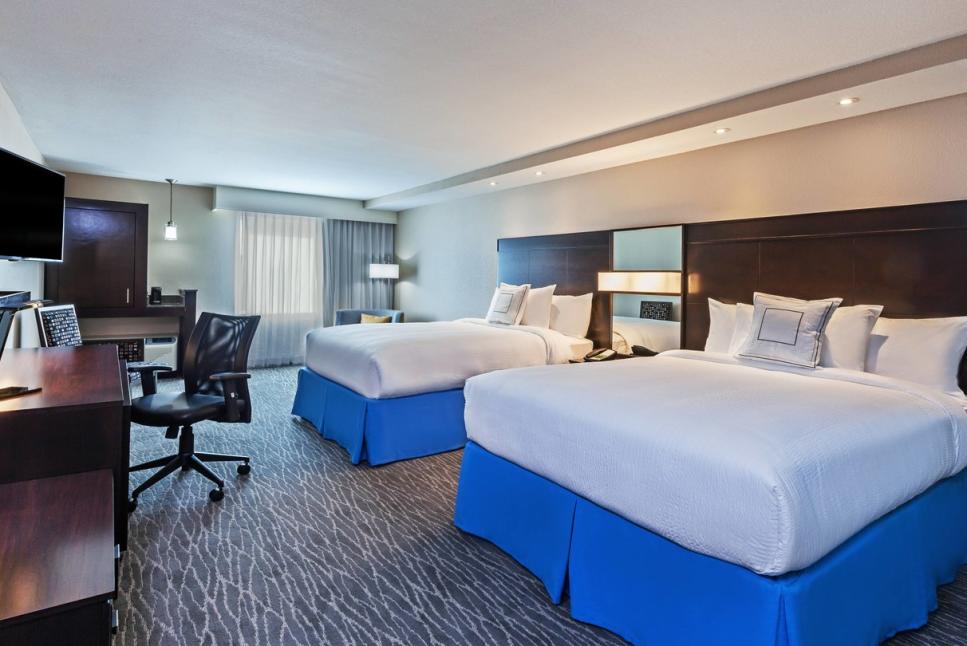 courtyard by marriott houston guest room