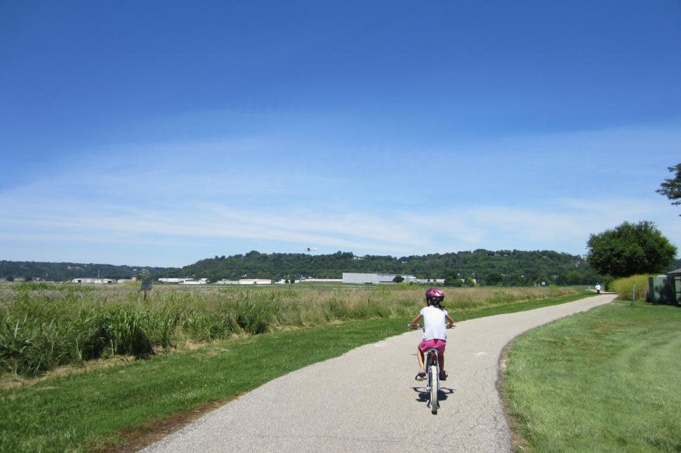 Lunken Airport Bike Path (photo: Katie Scheper)