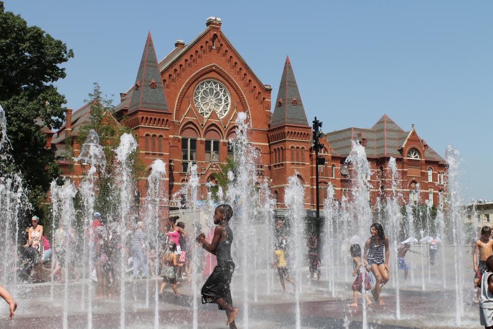 Washington Park fountains, Music Hall