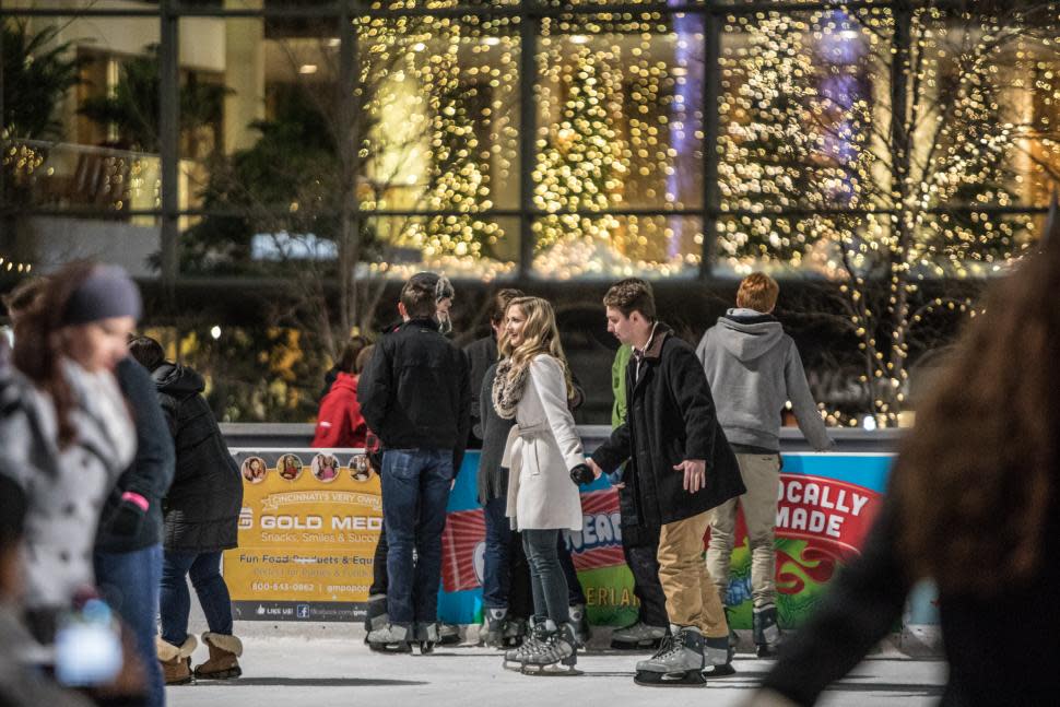 Couple ice skating on the Fountain Square Ice Rink (photo: CincinnatiUSA.com)